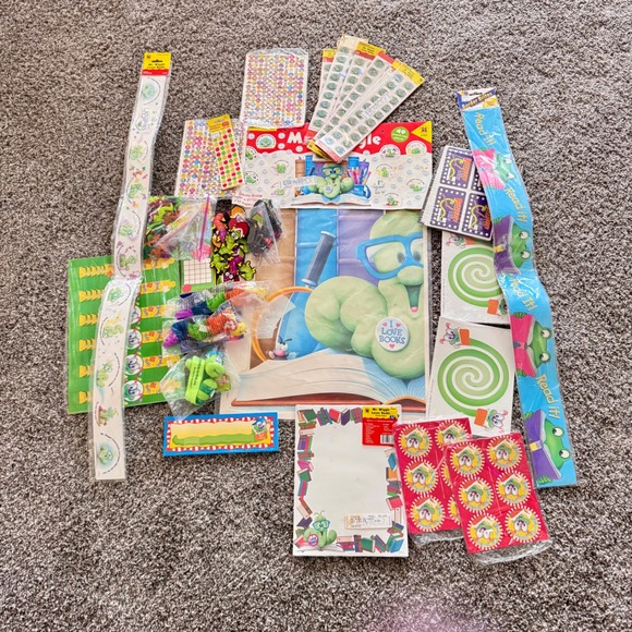 Mr. Wiggle Lover Books Bulletin Board Kit Stickers Classroom Teacher vintage NOS - Picture 1 of 16